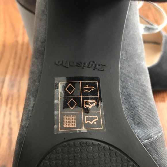 LAST ONE FINAL SALE New Zigi Soho velvet heels - Picture 6 of 6